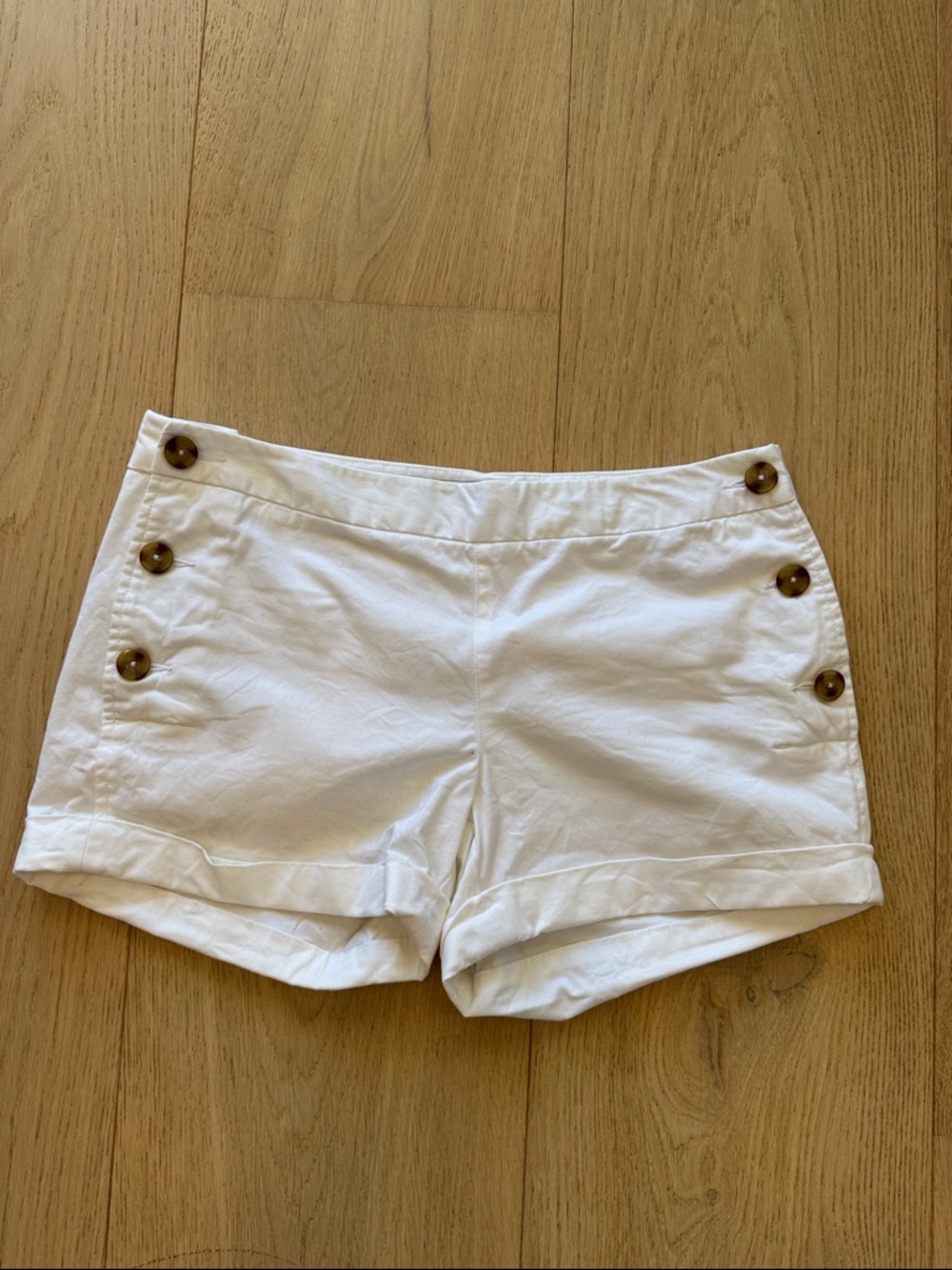 ROOTS!FUN! Women size 8. WORN TWICE! White Women's Sailor-Style Button Shorts.